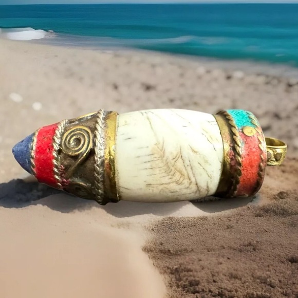 Vintage & unique ethnic tibetan yak bone amulet handmade pendant bullet shape 2” - Picture 3 of 8